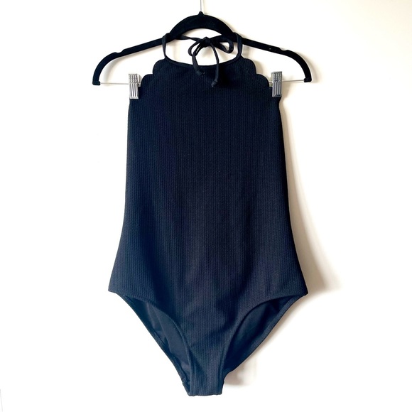Old Navy Scalloped onepiece bathing suit - Picture 2 of 6